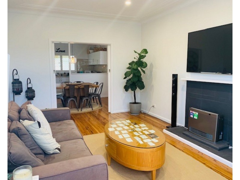 2 Bay View Avenue, East Gosford NSW 2250