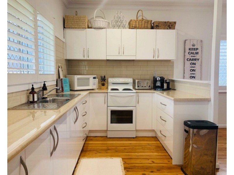 2 Bay View Avenue, East Gosford NSW 2250