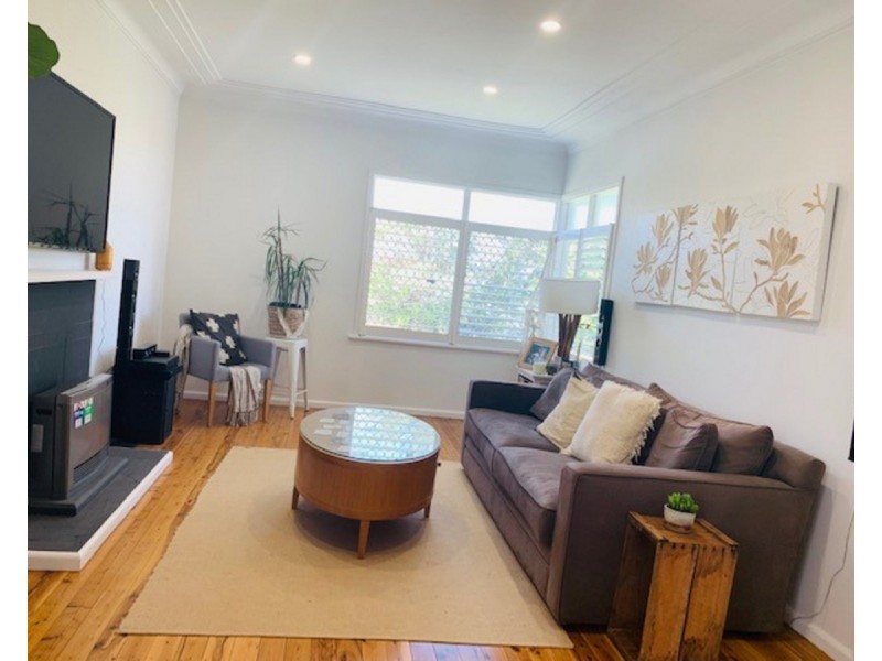 2 Bay View Avenue, East Gosford NSW 2250