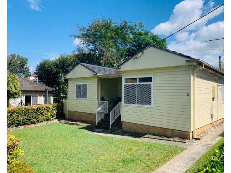 2 Bay View Avenue, East Gosford NSW 2250