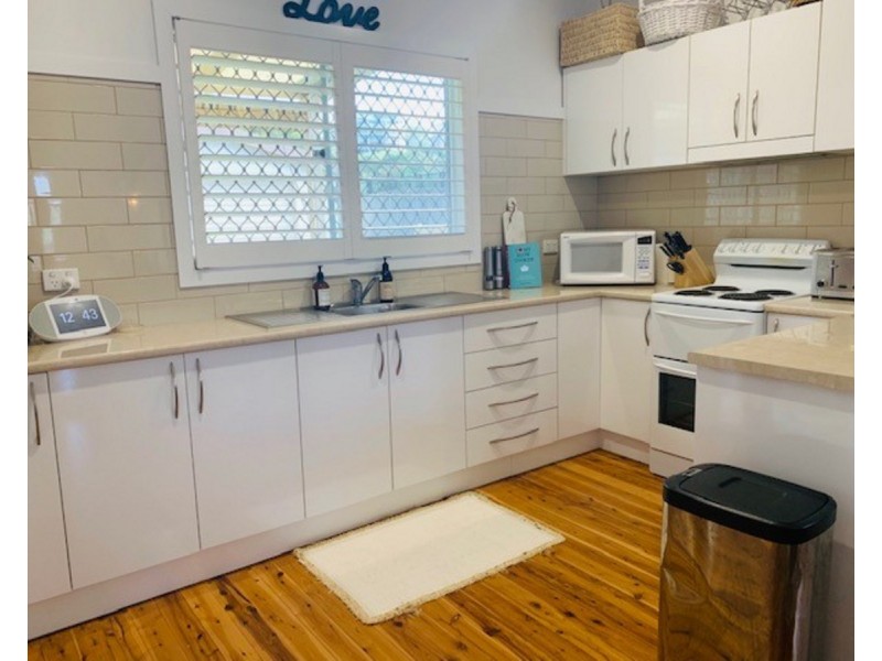 2 Bay View Avenue, East Gosford NSW 2250