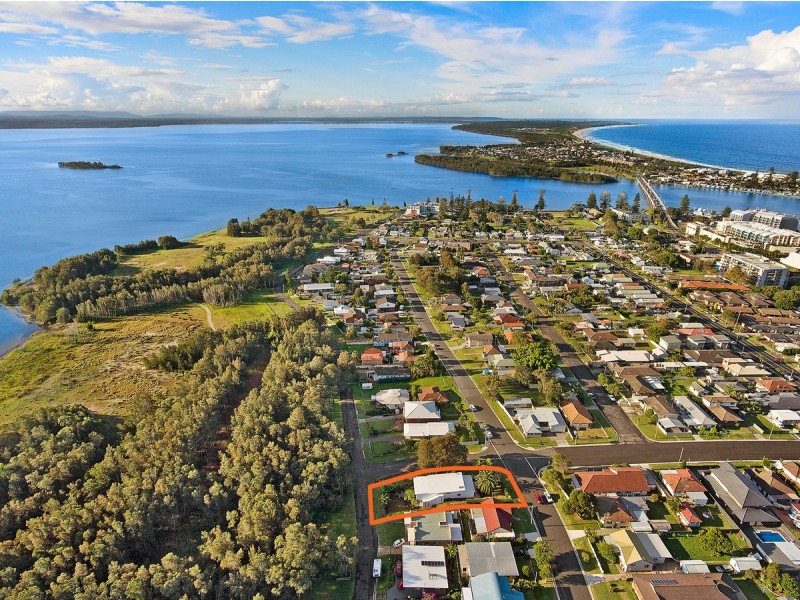 49 Lakeside Parade, The Entrance NSW 2261