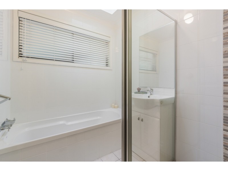 2 Coulter Street, Wyoming NSW 2250