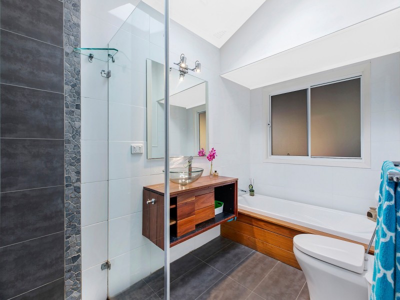 10 Craigend Street, Wyoming NSW 2250