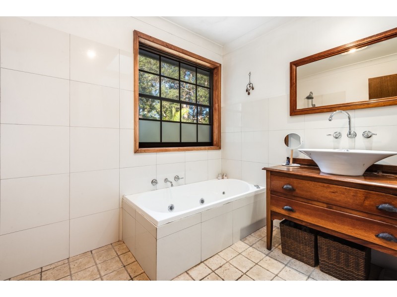 38 Rain Forest Road, Wyoming NSW 2250