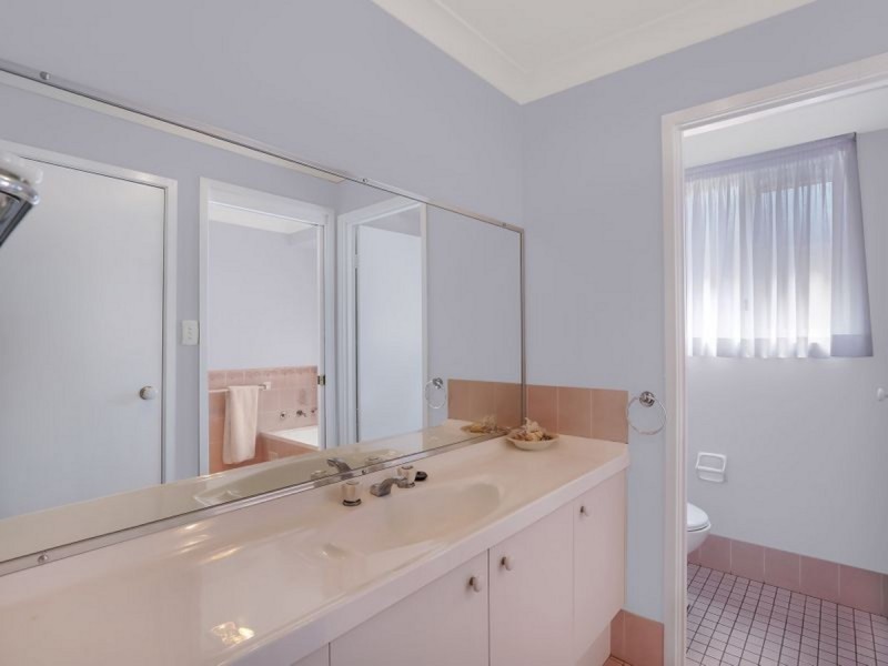 7 Lancaster Parade, Bateau Bay NSW 2261