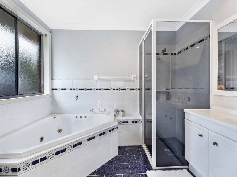 6 Runyon Close, Narara NSW 2250