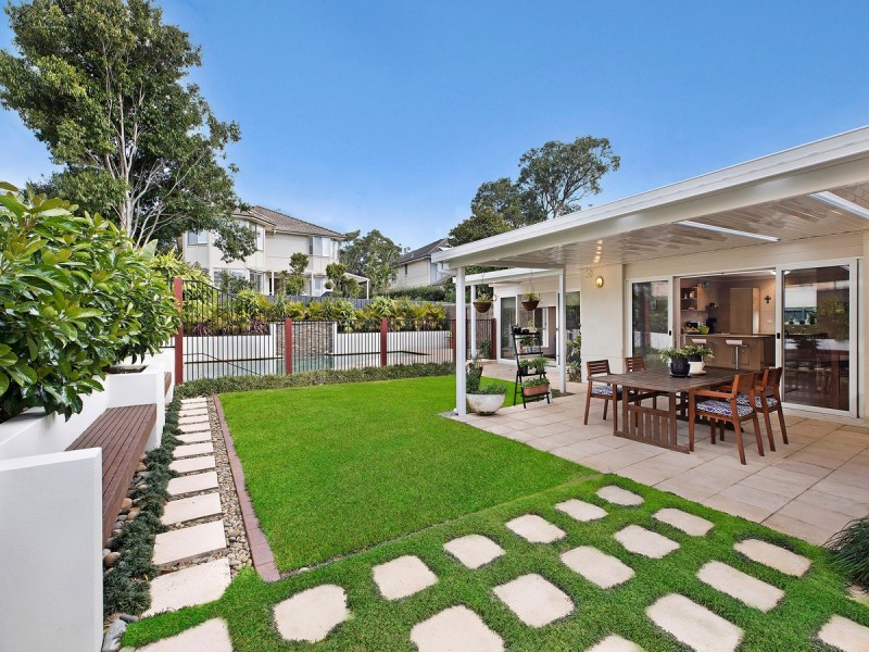 17 Bataan Circuit, Bateau Bay NSW 2261