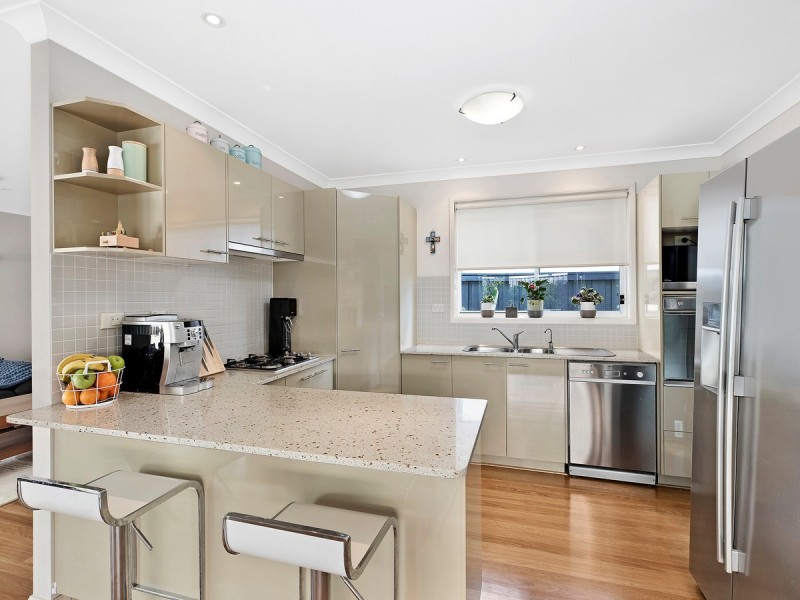 17 Bataan Circuit, Bateau Bay NSW 2261