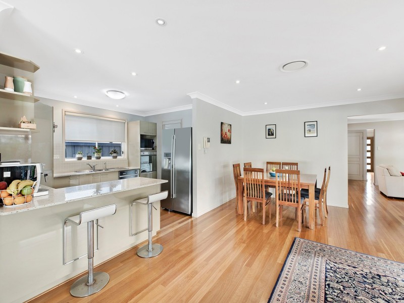 17 Bataan Circuit, Bateau Bay NSW 2261