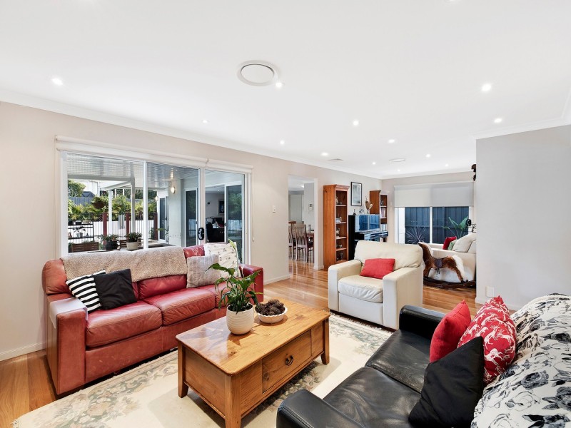 17 Bataan Circuit, Bateau Bay NSW 2261