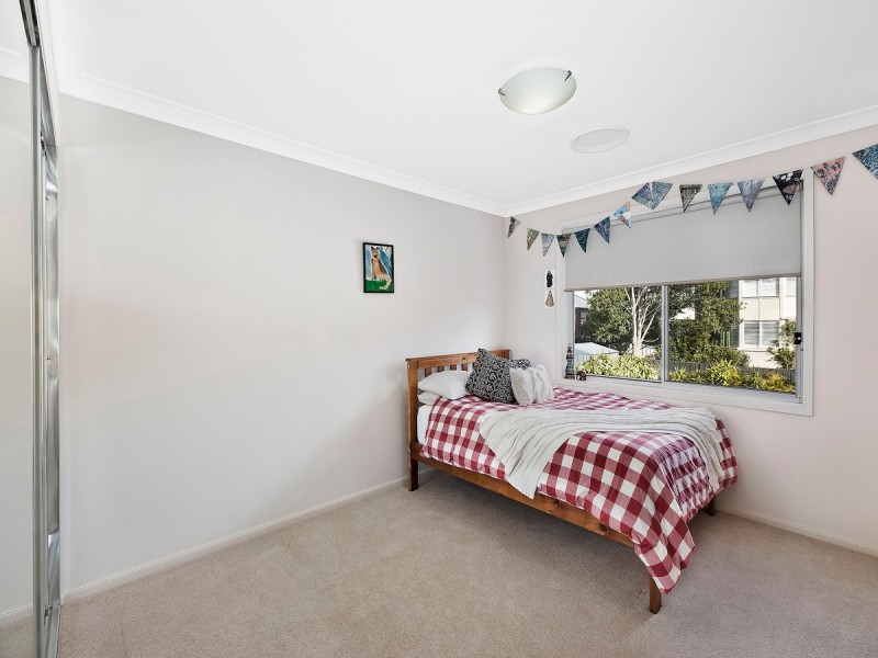 17 Bataan Circuit, Bateau Bay NSW 2261