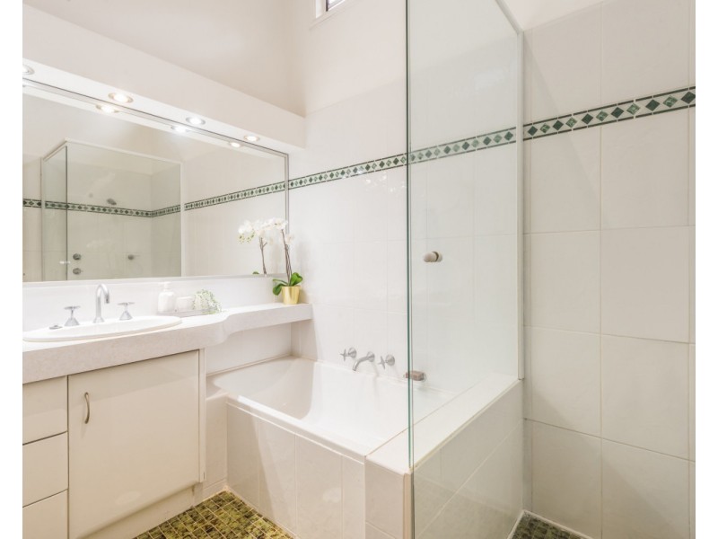 9 Larbonya Avenue, Wyoming NSW 2250