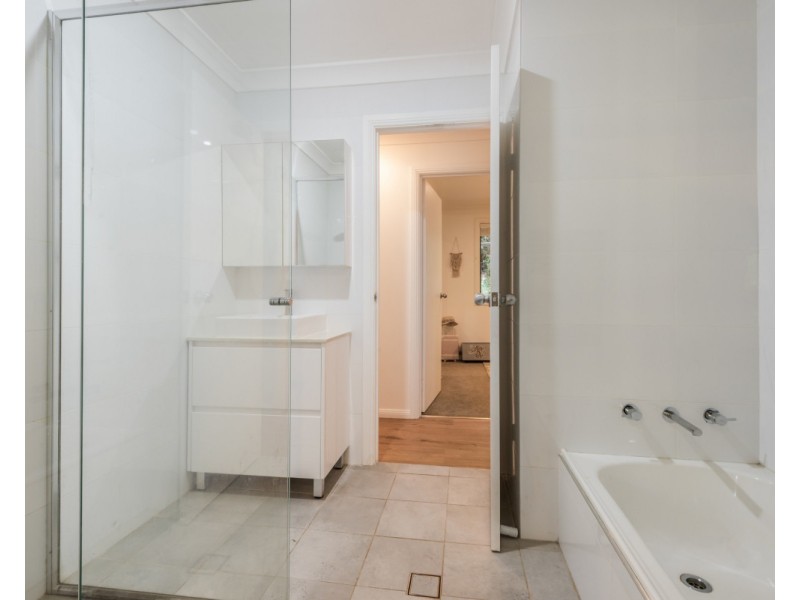 15c Paperbark Close, Wyoming NSW 2250