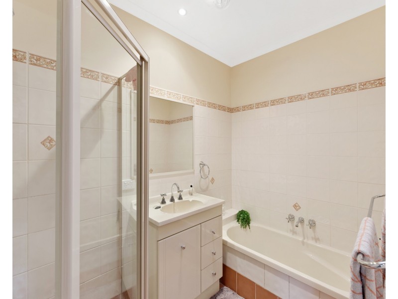 8 Tanunda Close, Narara NSW 2250