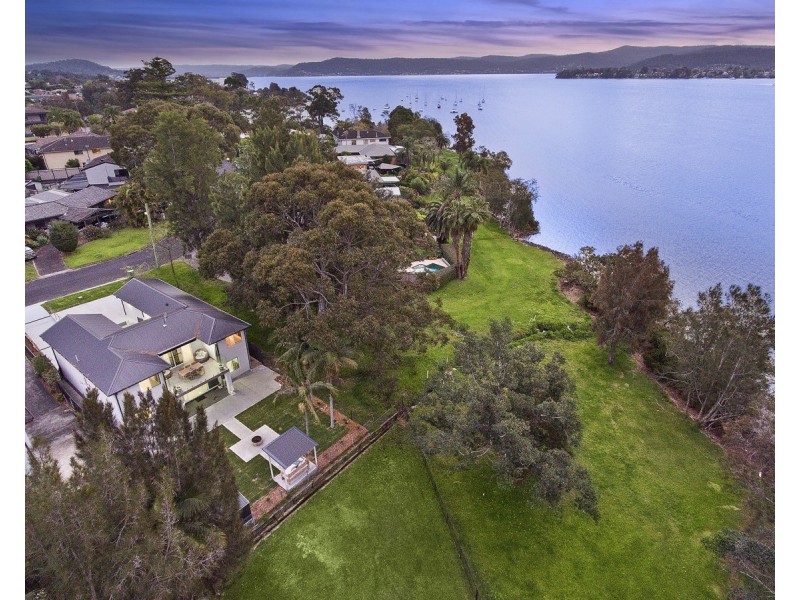 18 Asca Drive, Green Point NSW 2251