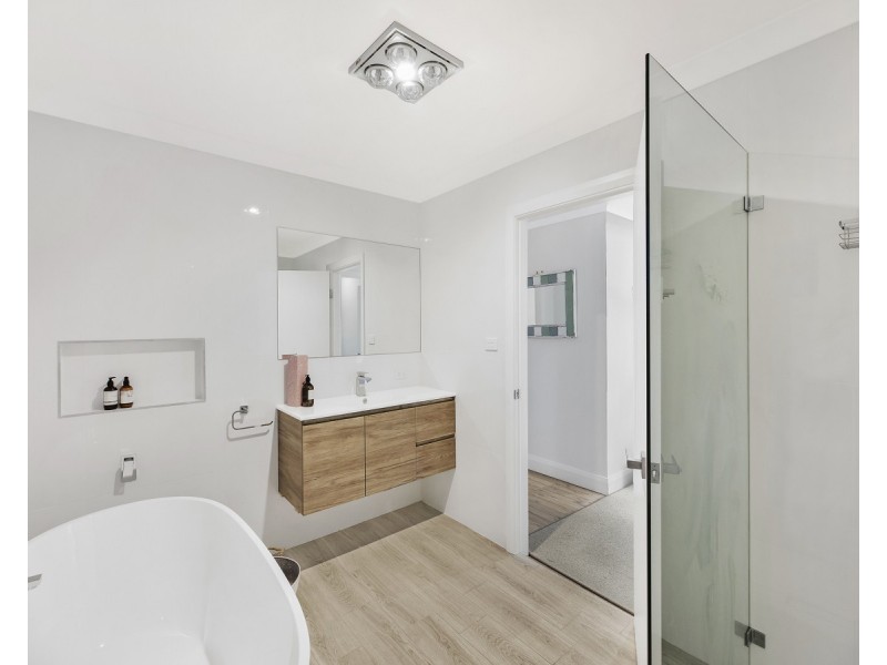 18 Asca Drive, Green Point NSW 2251