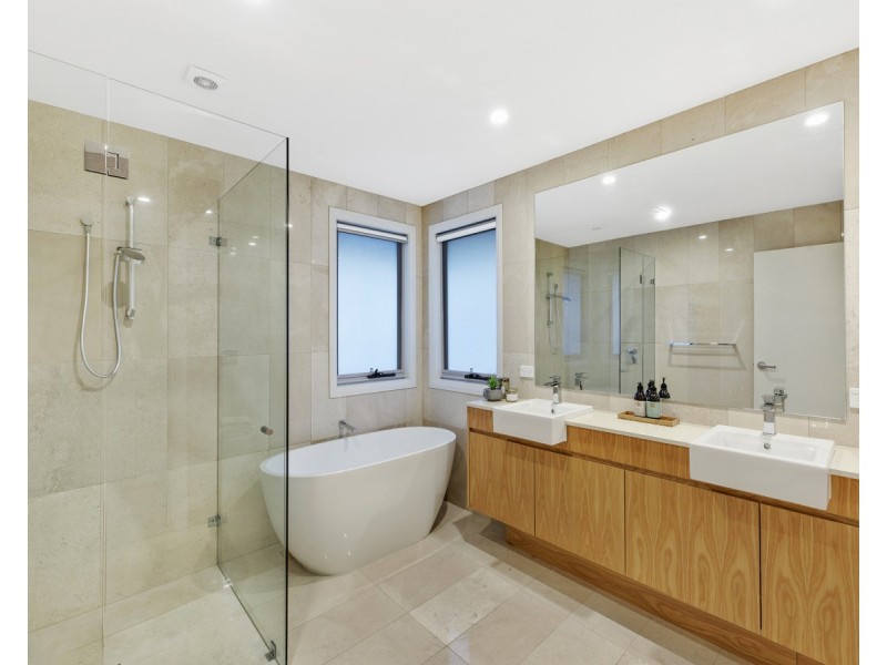 16 Applegum Close, Erina NSW 2250