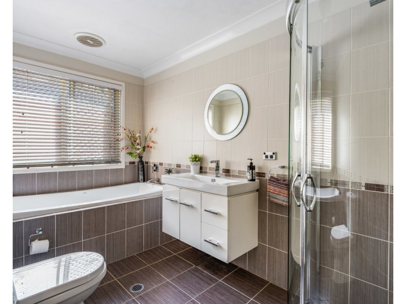 3 Cambourn Drive, Lisarow NSW 2250