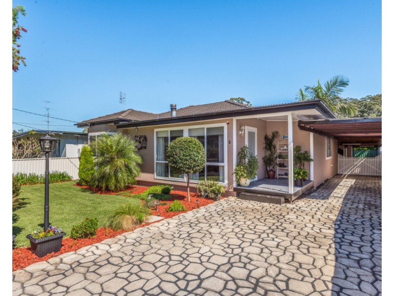 5 Dalton Street, Wyoming NSW 2250