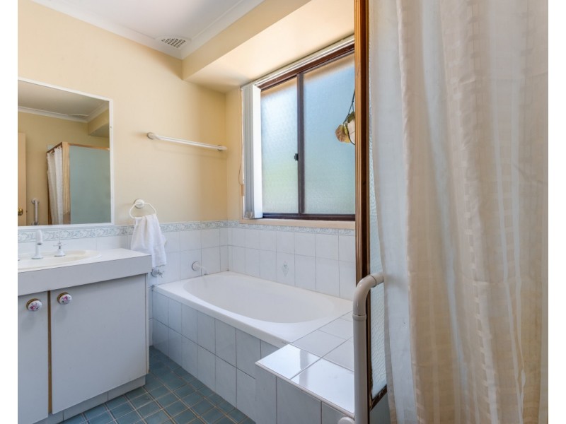 12 Rainforest Road, Wyoming NSW 2250