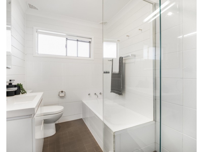 10 Dana Close, Wyoming NSW 2250