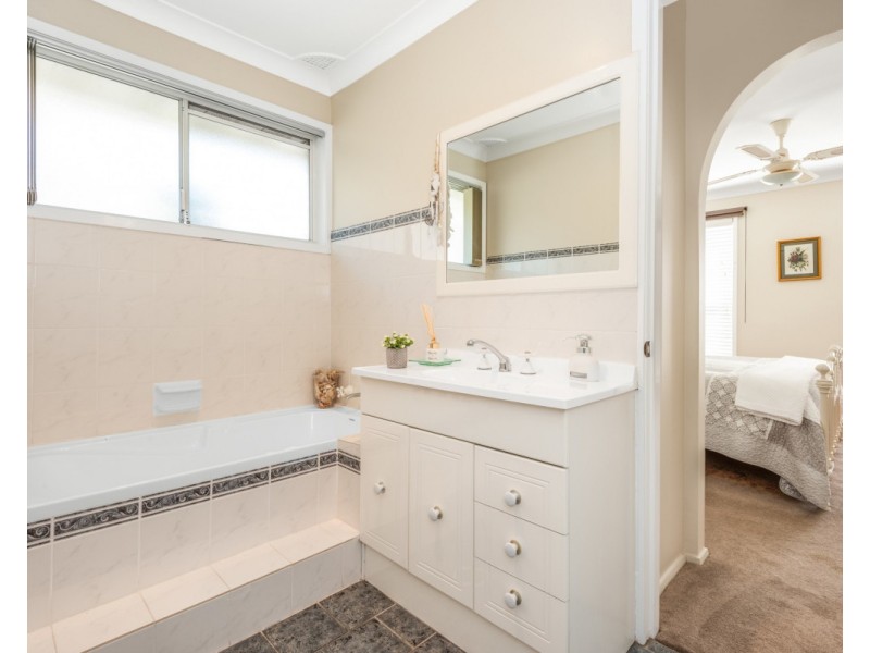36 Valley View Road, Wyoming NSW 2250