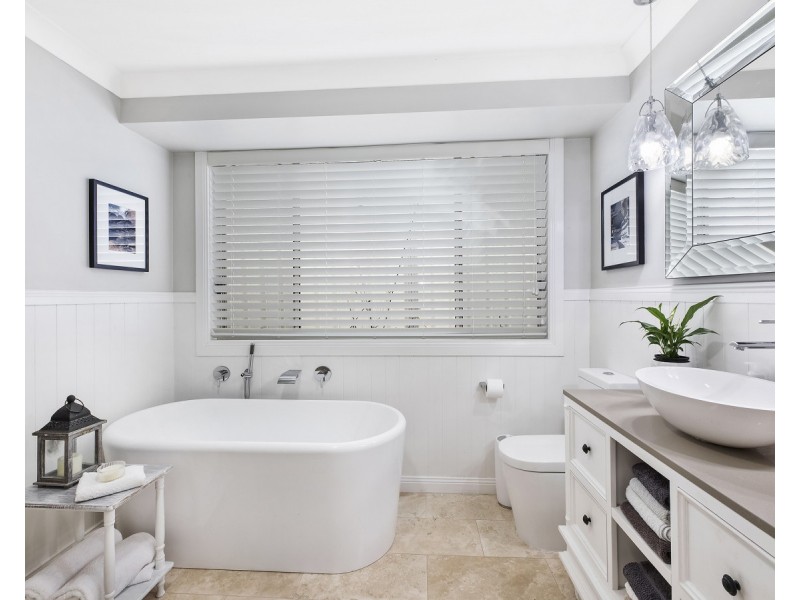 44 Thames Drive, Erina NSW 2250