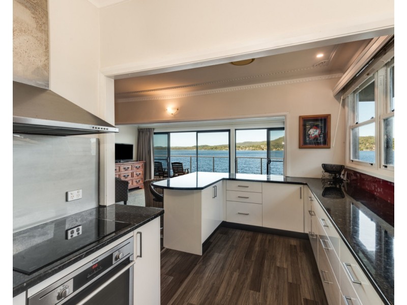 5 Albany Street, Point Frederick NSW 2250