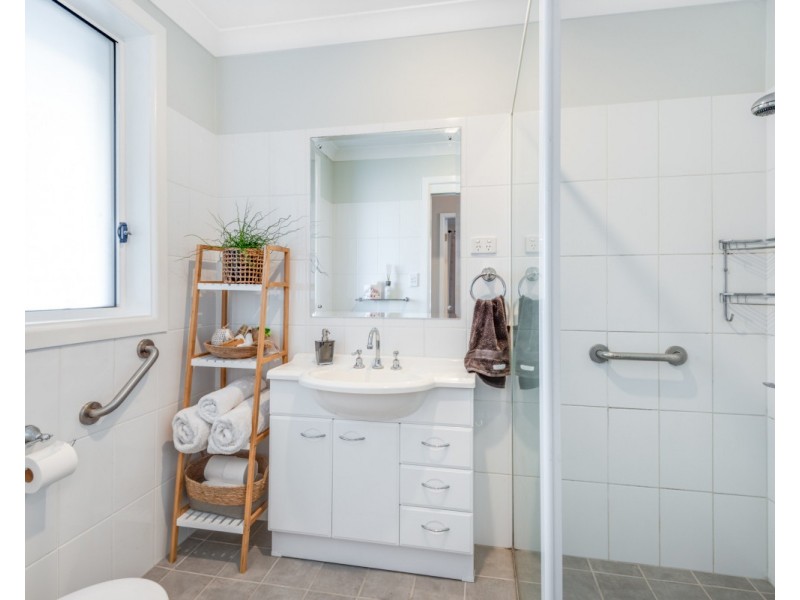 8 Kimpton Place, Wyoming NSW 2250