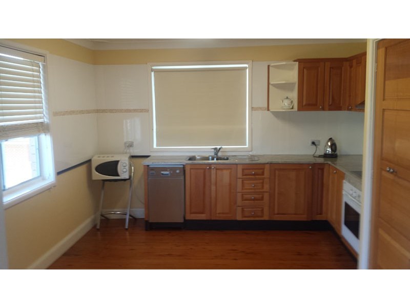 1 Eulalia Avenue, Point Frederick NSW 2250