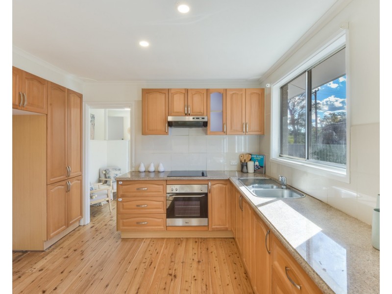 25 Beaumont Avenue, Wyoming NSW 2250