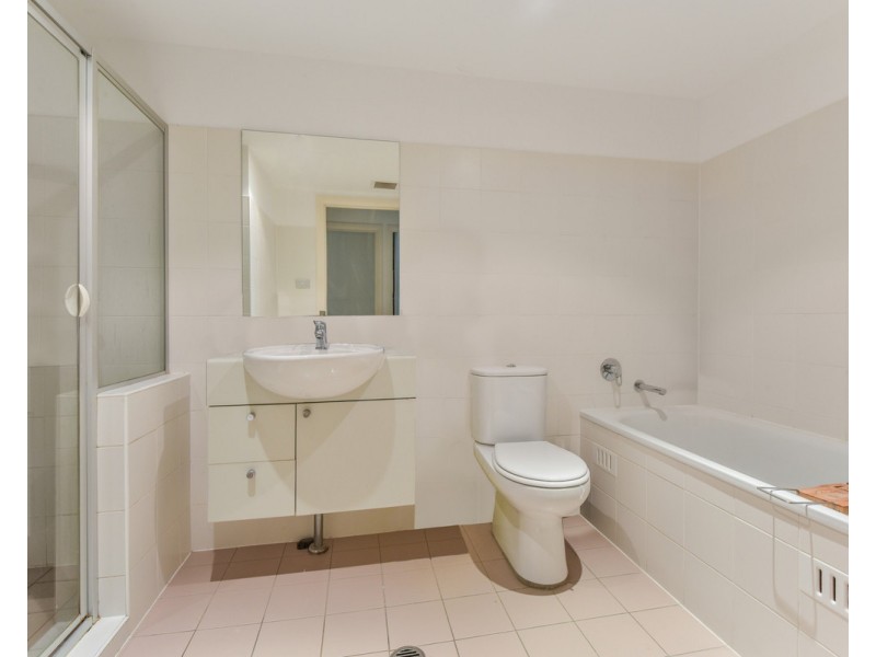 304/80 John Whiteway Drive, Gosford NSW 2250