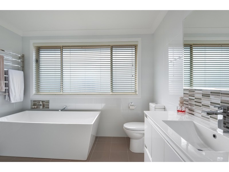 36 Thames Drive, Erina NSW 2250