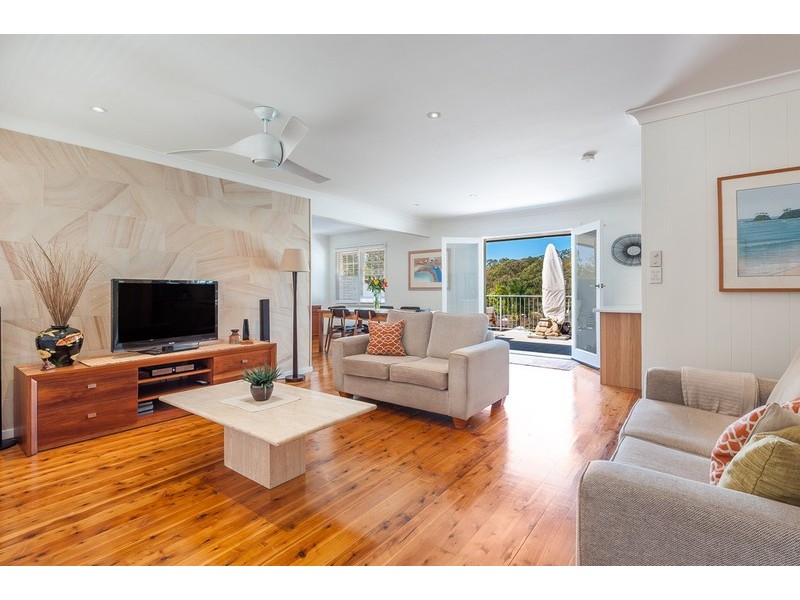 6 Girraween Avenue, Erina NSW 2250