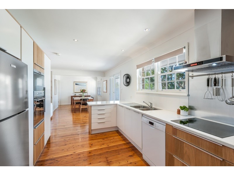 6 Girraween Avenue, Erina NSW 2250