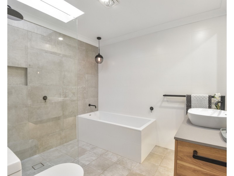 60 Jarrett Street, Wyoming NSW 2250