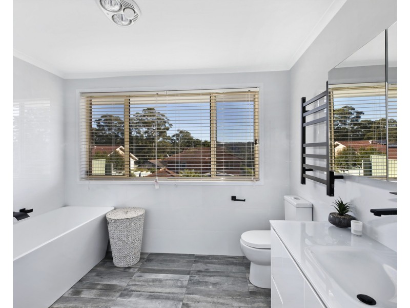 4 Northview Close, Niagara Park NSW 2250