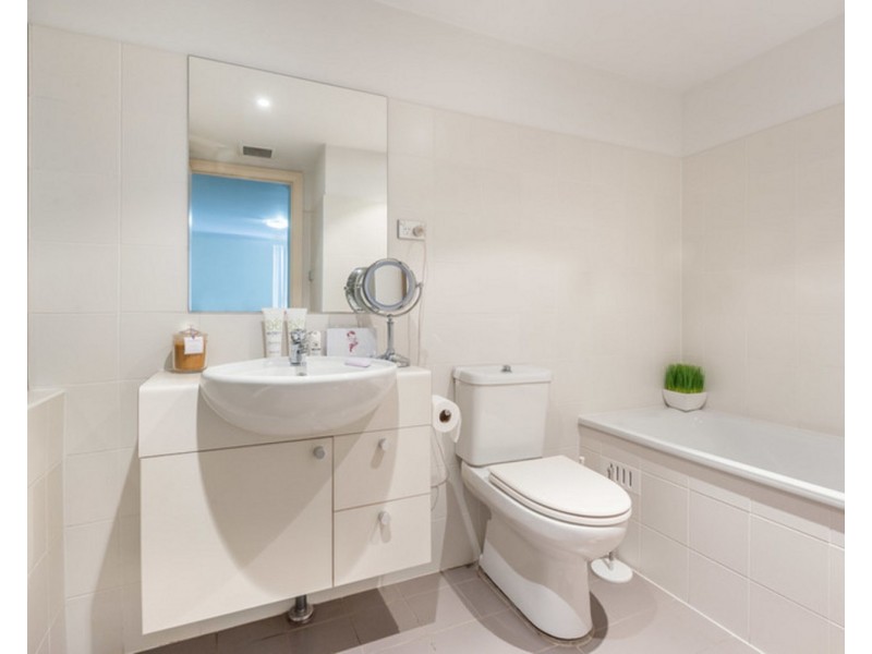 275/80 John Whiteway Drive, Gosford NSW 2250