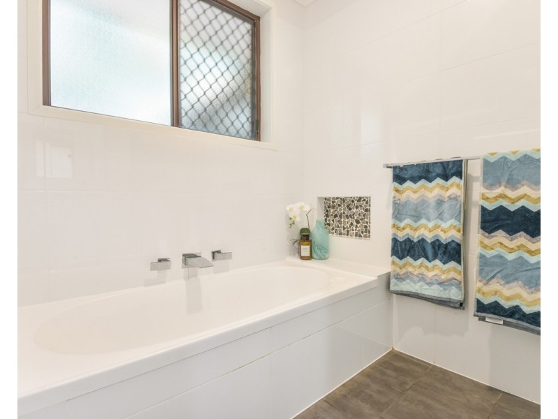 9 Coulter Road, Wyoming NSW 2250