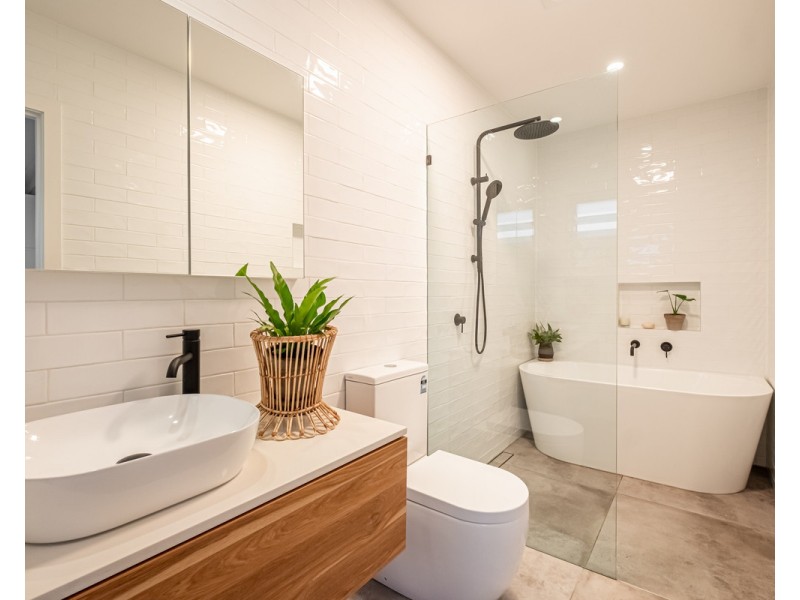 12 Parkhill Road, Wyoming NSW 2250