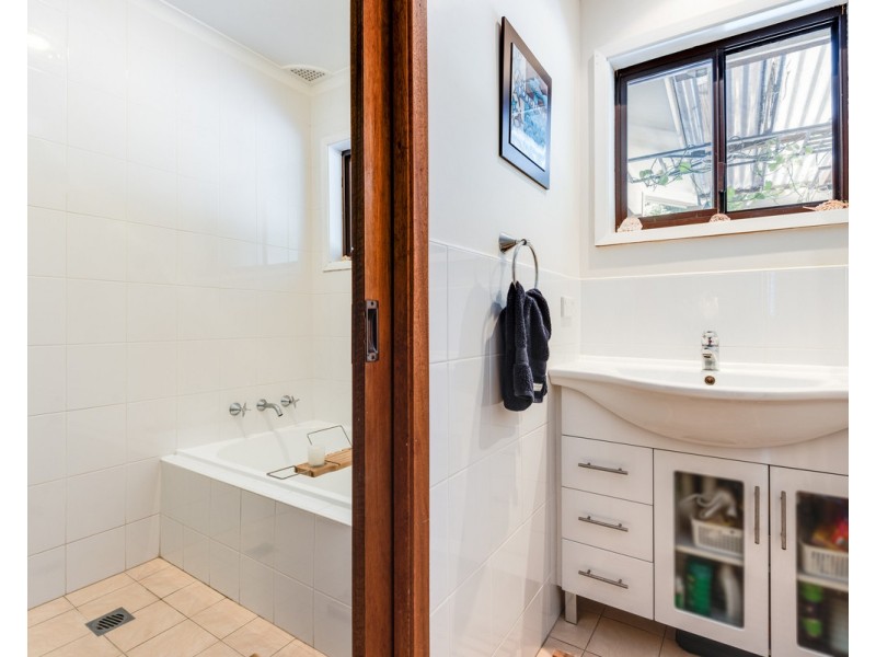 13 Fragar Avenue, Wyoming NSW 2250