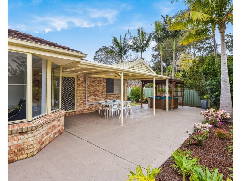 9 Burnside Close, Lisarow NSW 2250