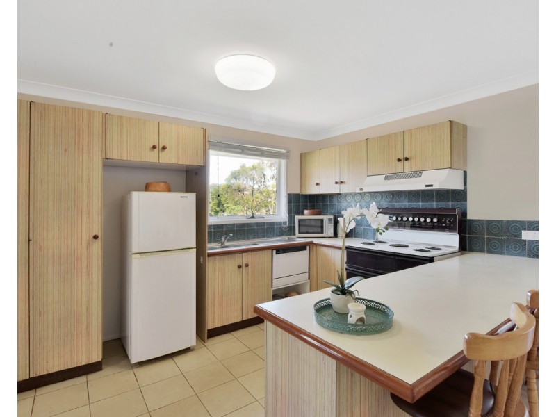 8 Dana Close, Wyoming NSW 2250