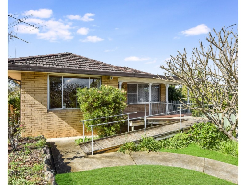 4 Tingira Place, Wyoming NSW 2250