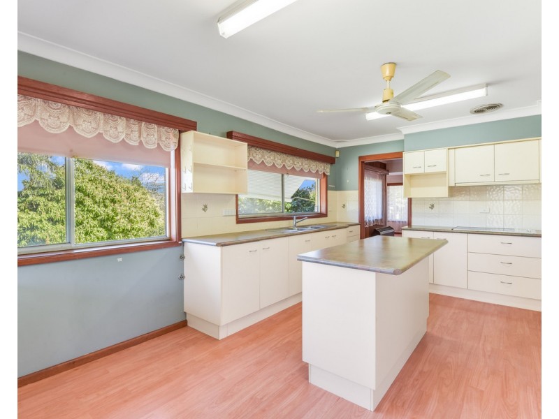 4 Tingira Place, Wyoming NSW 2250