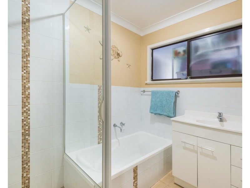 5 Adnamira Close, Wyoming NSW 2250