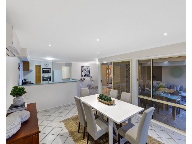 77 Thames Drive, Erina NSW 2250