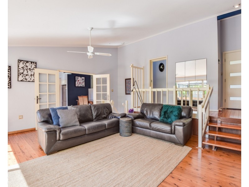 13 Crawford Crescent, Wyoming NSW 2250