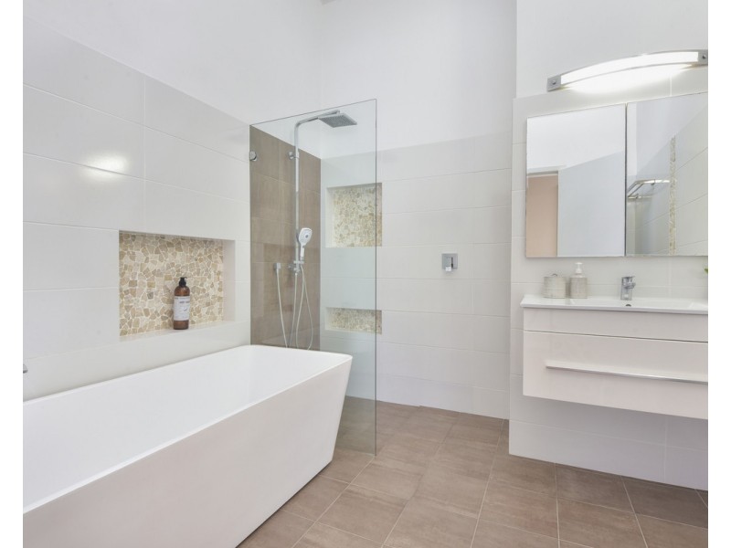 10 Valley View Road, Wyoming NSW 2250